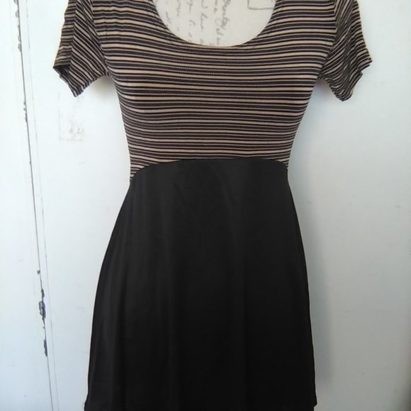 Size M Timeless Black Stretch Dress Mini Casual Fitted Short Sleeve - Picture 2 of 2